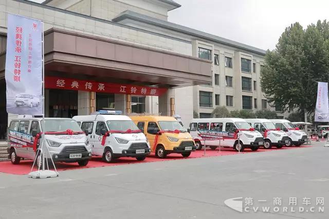 江铃特顺1.jpg