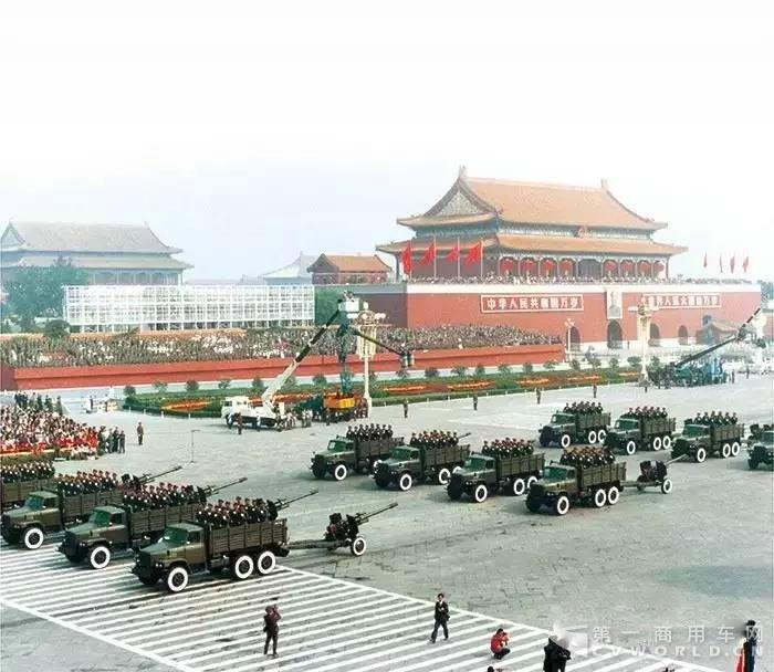 东风军车参加阅兵7.jpg