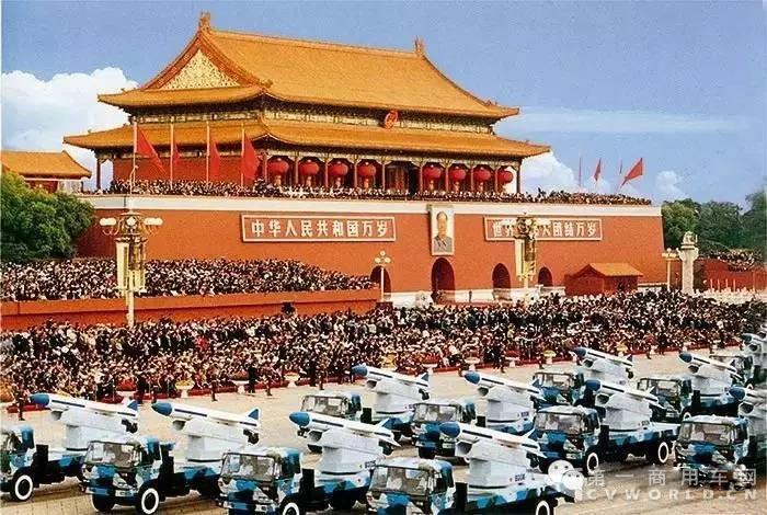 东风军车参加阅兵8.jpg