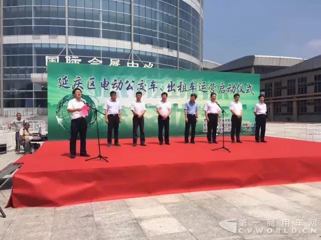 银隆双层公交车挺进北京“夏都”.jpg