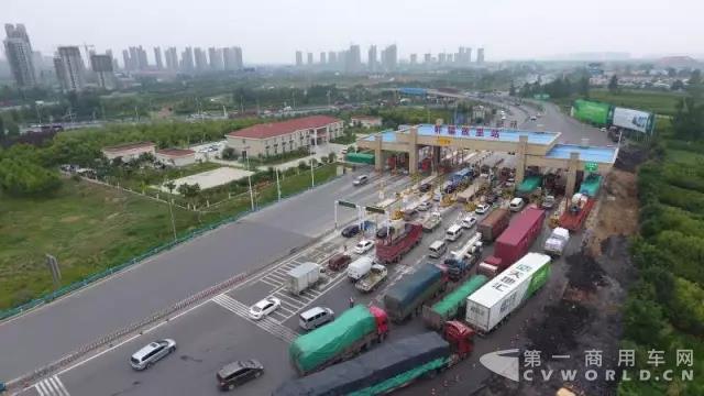 全国首家！河南全省域高速实施货车分时段差异化收费1.jpg
