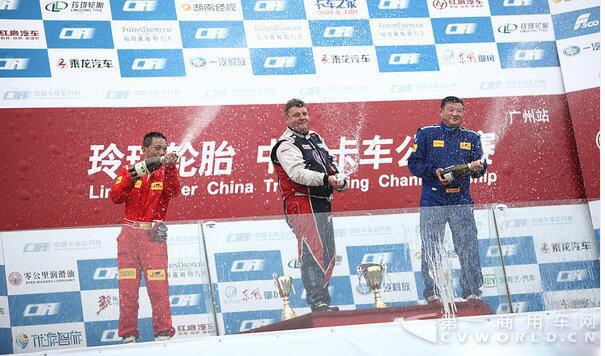 2分08秒90 上依红岩卡车公开赛首站摘铜1.jpg