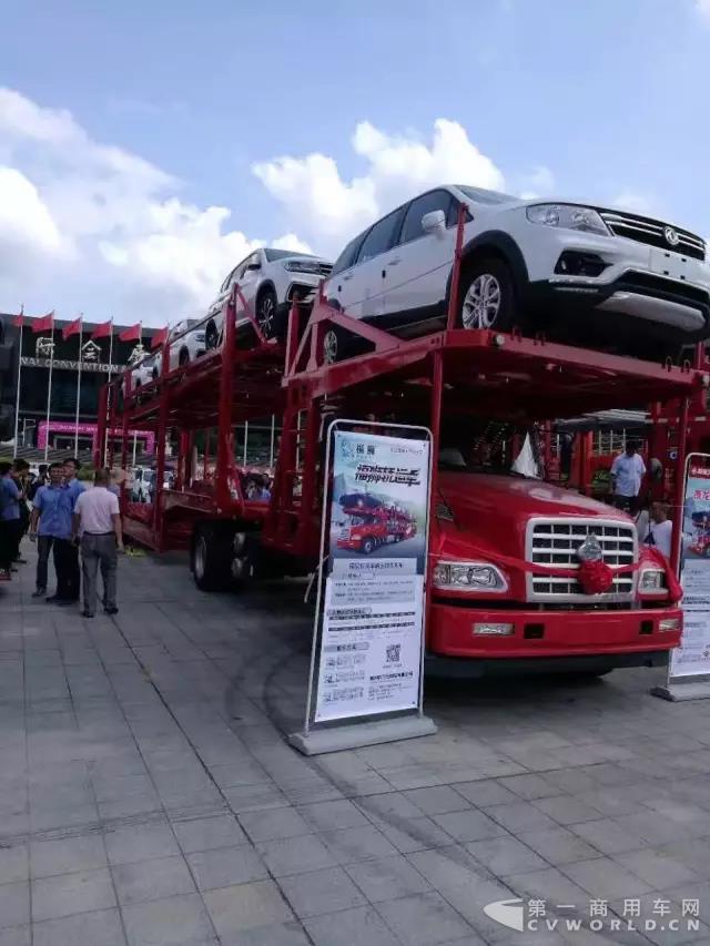 现场订单330台！东风柳汽轿运车品鉴会柳州站成功举行！3.jpg