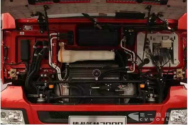 使用四点气囊悬浮驾驶室的卡车.jpg