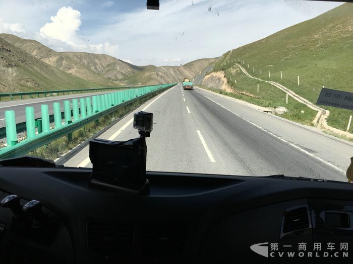 比赛路线上的壮阔风景.jpg