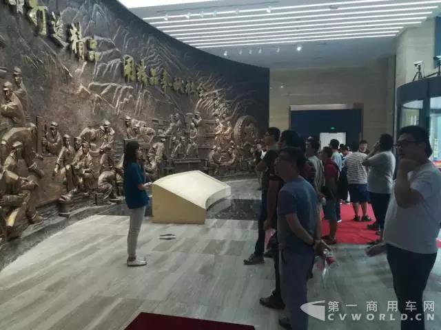 推行“三全服务”，打造“亲人”全新服务体验1.jpg