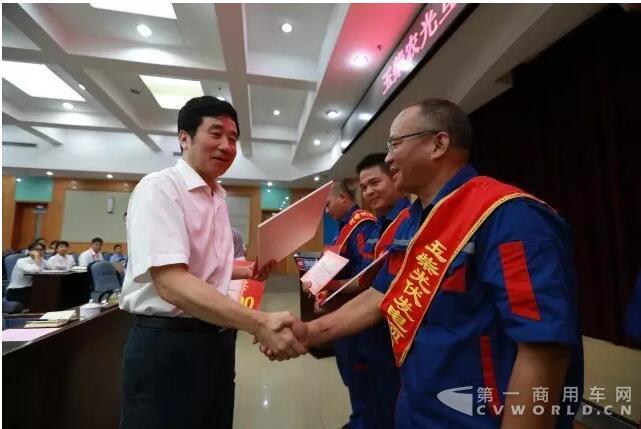 玉柴60万元又重奖一团队 看看他们做了什么？.jpg