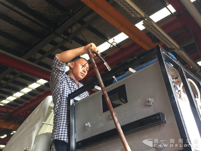 全球首辆水氢燃料汽车诞生9.jpg