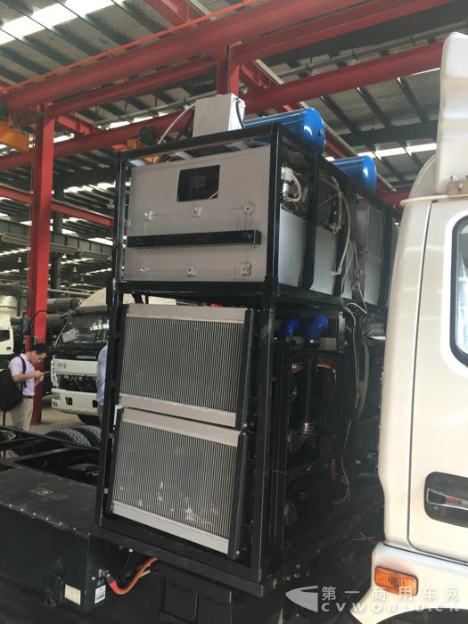 全球首辆水氢燃料汽车诞生2.jpg