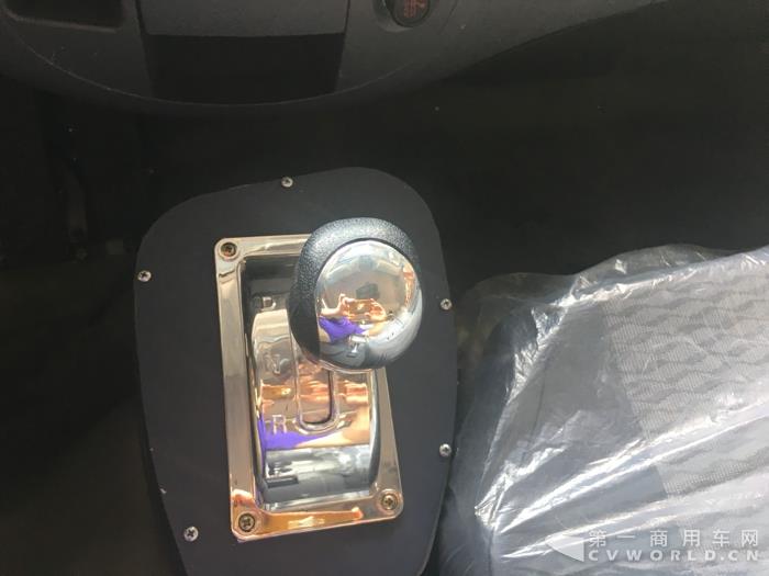 全球首辆水氢燃料汽车诞生6.jpg