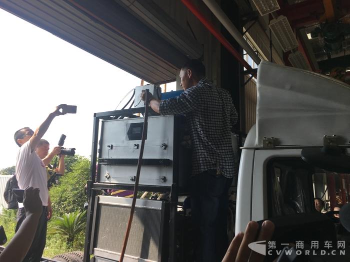 全球首辆水氢燃料汽车诞生8.jpg