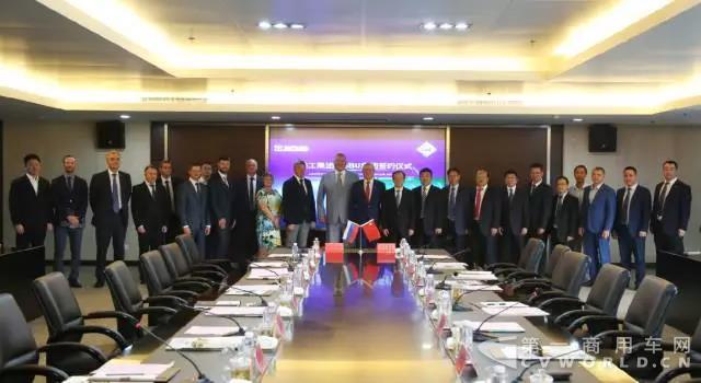 国际巨头强强联合！徐工集团与俄罗斯SBU集团签订合作协议1.jpg