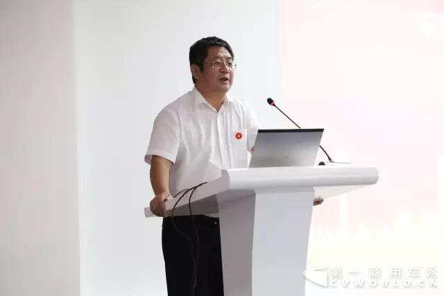 东风商用车中置轴轿运车获多家物流企业签约6.jpg