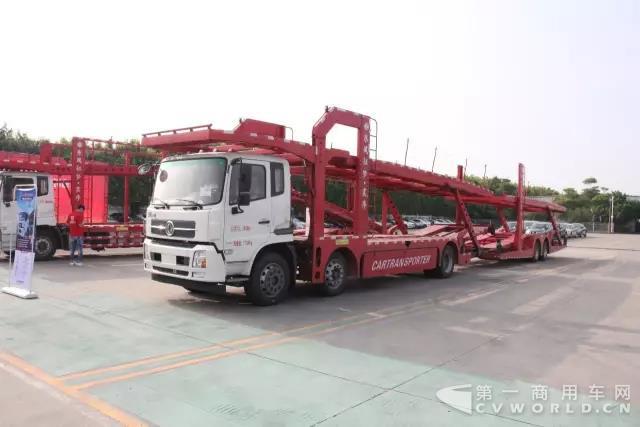 东风商用车中置轴轿运车获多家物流企业签约4.jpg