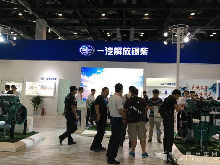 锡柴展台.jpg