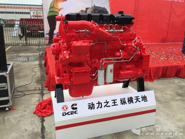 现场展示的560马力康明斯ISZ 13L发动机.jpg