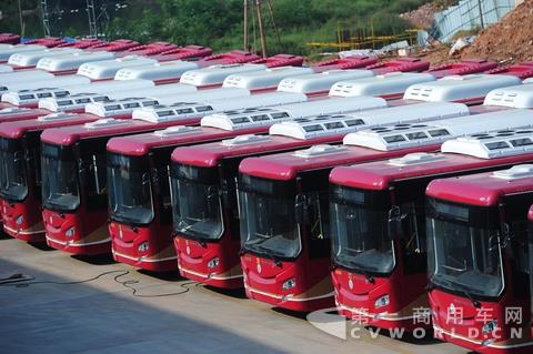 新能源补贴政策收紧 客车企业中报业绩普遍下滑.jpg