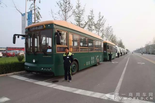 银隆客车荣膺石家庄市旅游产业发展大会指定用车1.jpg