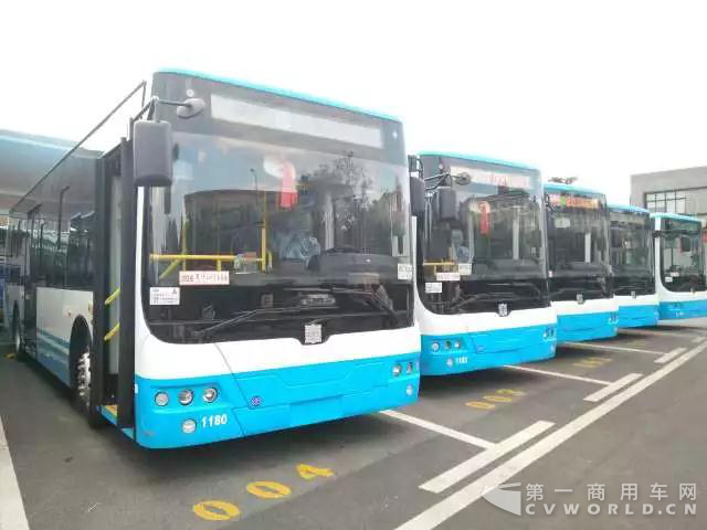 长沙首批微宏快充公交投入运营.png