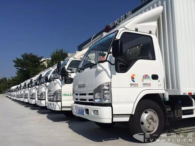 55台庆铃五十铃商用车亮相金砖会议，因黄金品质被指定为后勤保障运输车辆4.jpg