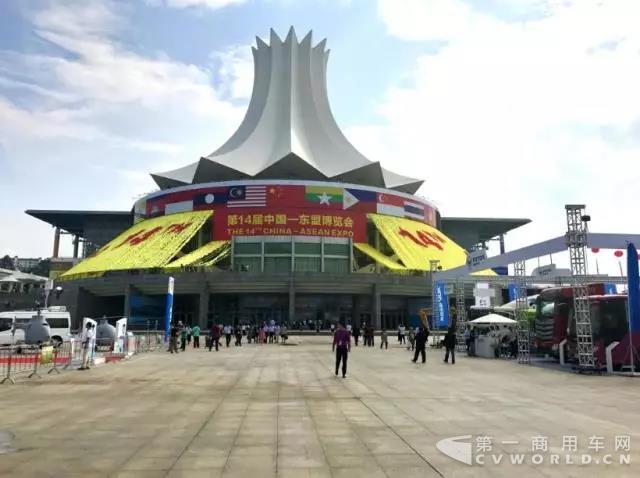 绽放“中国制造”之美 福田汽车携重点产品亮相“中国—东盟博览会”.jpg
