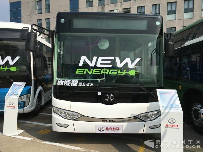北汽长江BJ6101B11CHEV插电式混合动力公交车.jpg