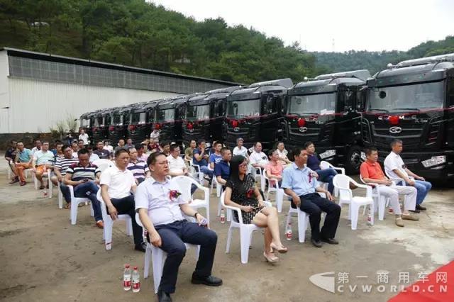 签约50台 首批交车20台 汉马H6黑金刚闪耀闽北1.jpg