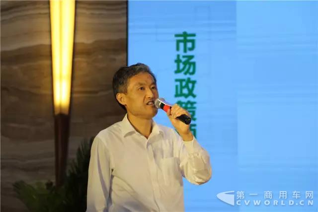 国家电动客车整车系统集成工程技术研究中心 高绪武 部长解读当前新能源汽车政策.jpg