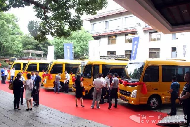 康恩迪服务普陀山景区交车仪式圆满落幕1.jpg