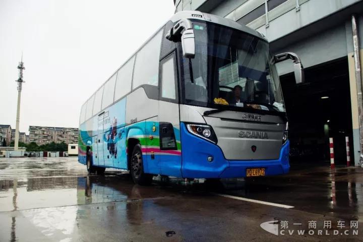 上海空港巴士再次批量采购25辆斯堪尼亚统领客车1.jpg