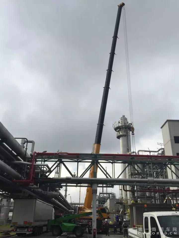 徐工XCA100_E自动伸臂准备—德国Chempark Marl.jpg