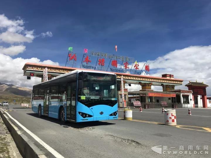 实力征服海拔5190米那根拉山 比亚迪K8西藏高原测试圆满成功.jpg