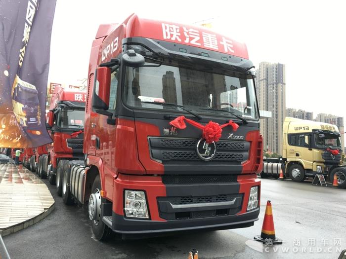 陕汽德龙X3000 500马力牵引车 (10).jpg