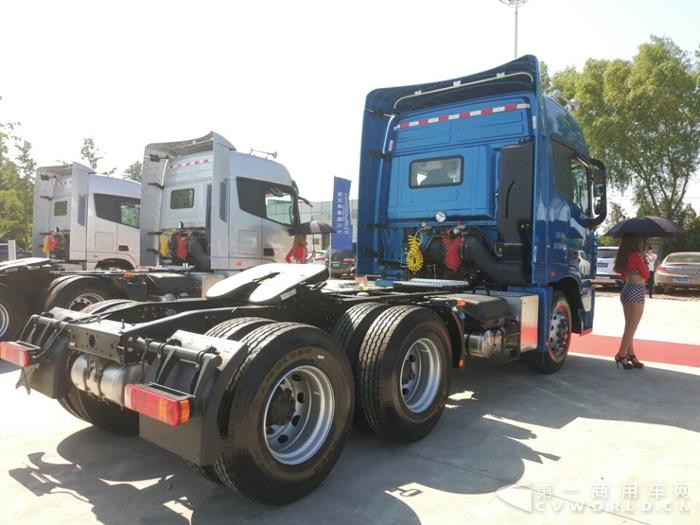 欧曼6X4超级卡车6.jpg