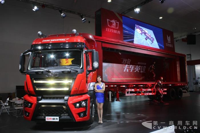 江铃威龙6×4牵引大篷车.jpg