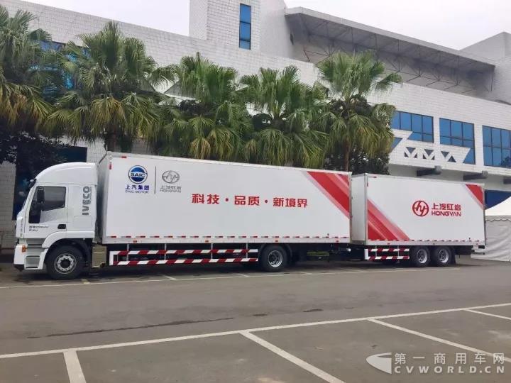 中置轴车型再发力，上汽红岩两款车型亮相昆山车展.jpg