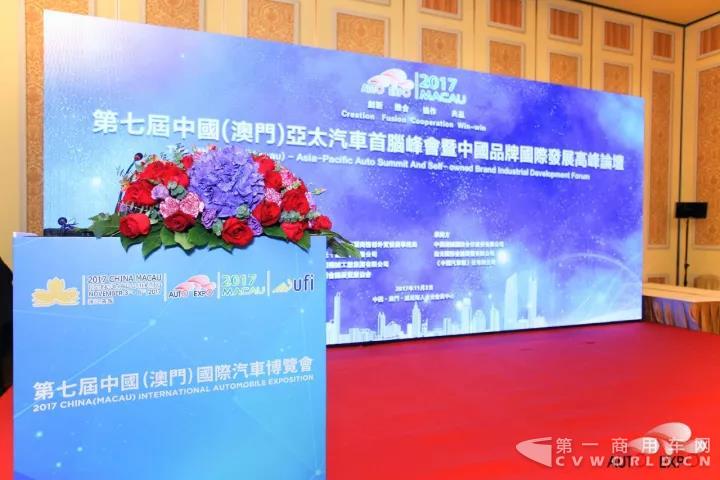 国客车工业60周年庆，银隆新能源斩获大奖1.jpg