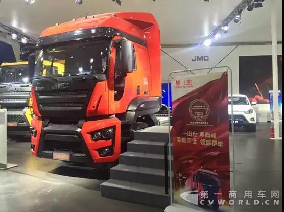 铃威龙重卡荣膺“2018中国年度卡车”1.jpg