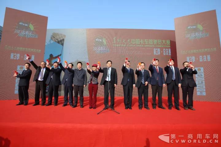 东风天龙旗舰得主已定 第三季天龙哥大赛全国总决赛圆满收官.jpg