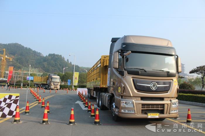比赛用车为520马力6×4东风天龙旗舰.jpg