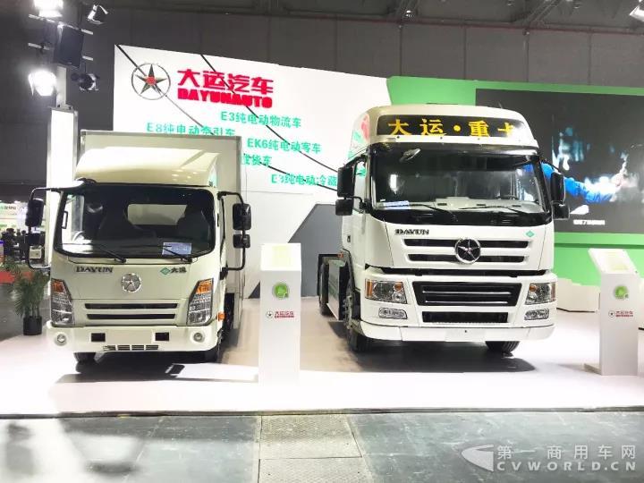 大运新能源纯电动汽车亮相中国（上海）工博会1.jpg