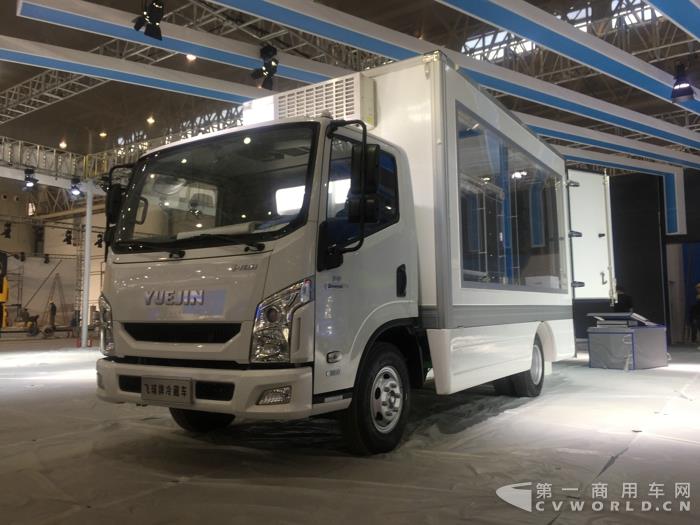 上汽跃进三温冷藏车 (2).jpg