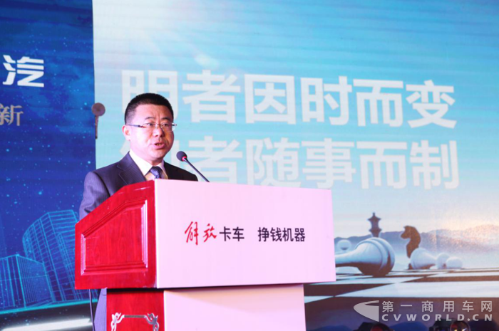 一汽解放J6P 8×4超短轴距渣土车正式投放1.png
