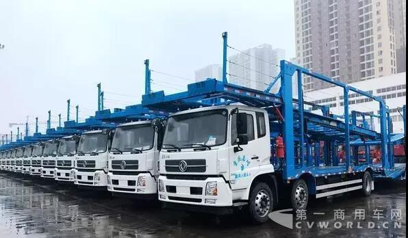 中集通华100台中置轴车辆运输车再进山城3.jpg
