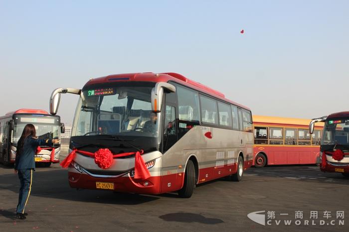 银隆10.7米纯电动旅游客车 (2).jpg