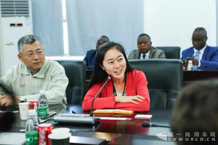 比亚迪一辆车竟坐下超过30个国家的总领事.jpg