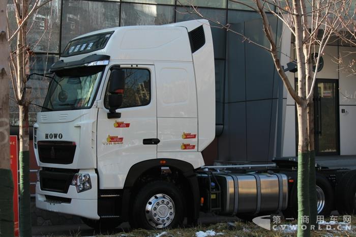 豪沃T7H 6×4大单胎牵引车·畅行版 (2).jpg
