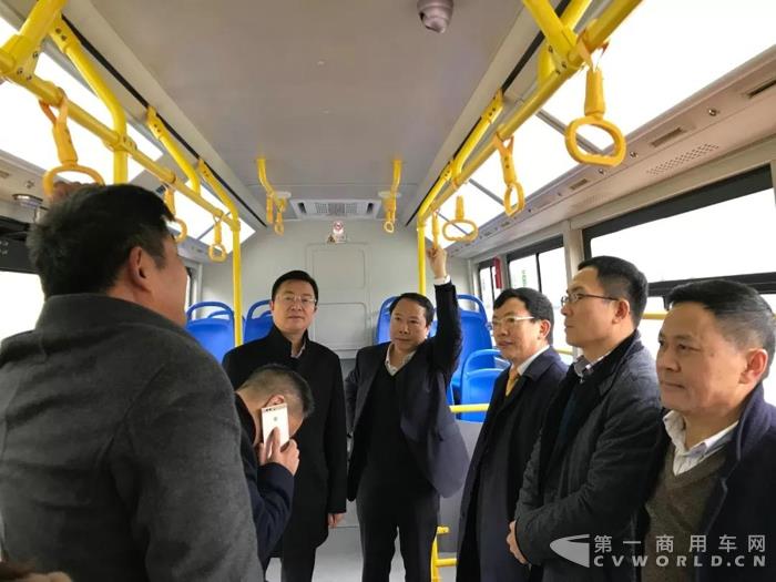 中车电动272辆纯电动客车交付邵阳2.jpg