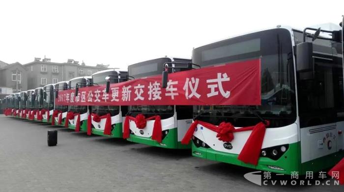 青岛投放372辆比亚迪纯电动公交车1.jpg