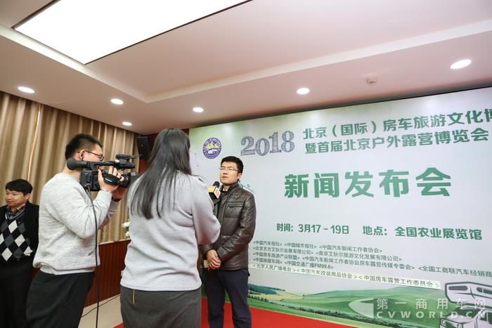 11发布会结束后多家到场媒体对韩君善进行采访.jpg